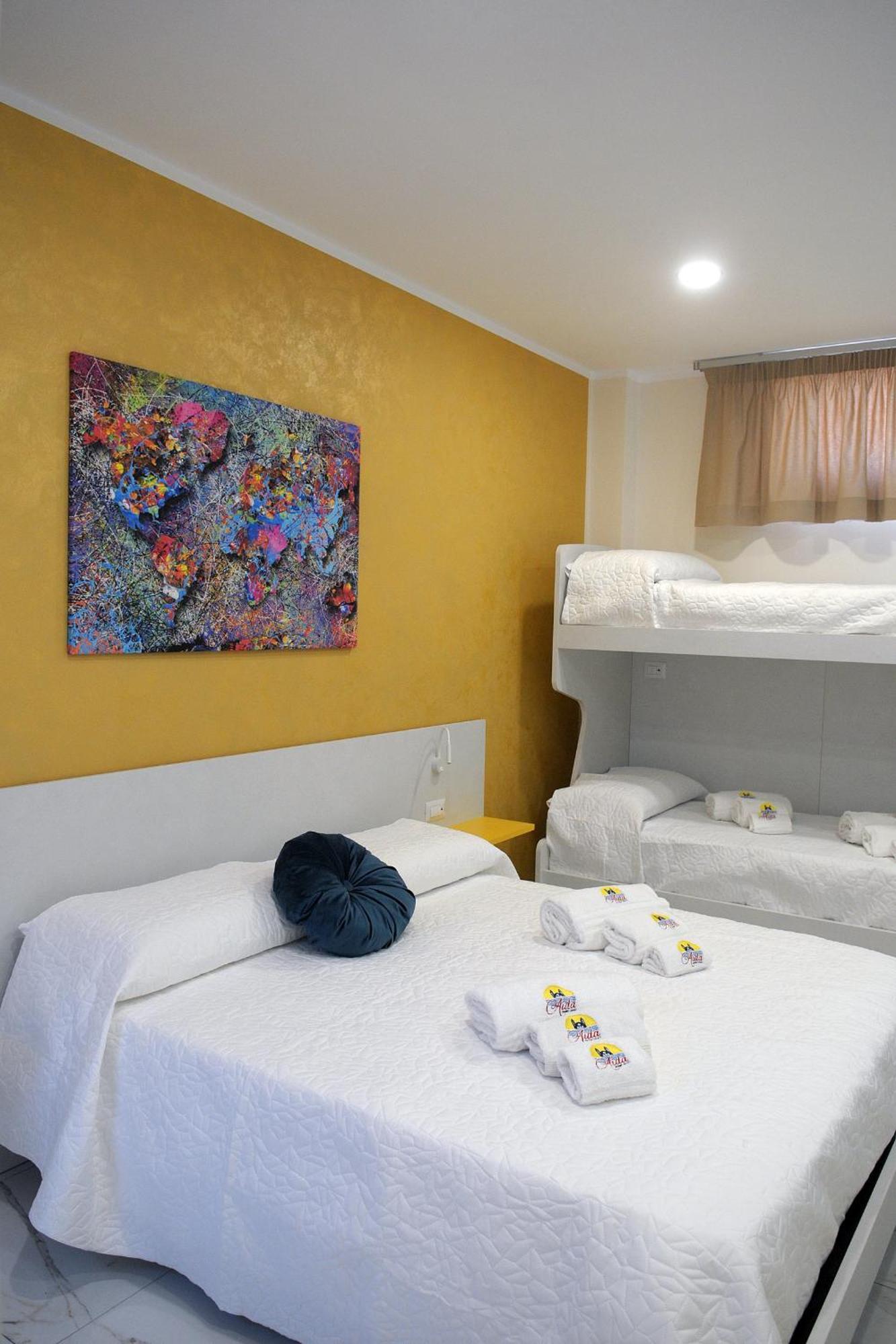 B&B Aida Rooms Чефалу Экстерьер фото